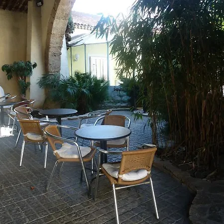 Hotel Restaurant Le Commerce 2*